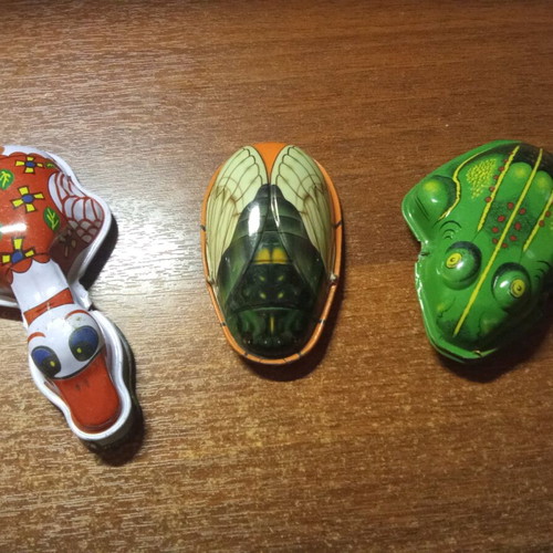 Tin toy replicas used, decorative frog figures