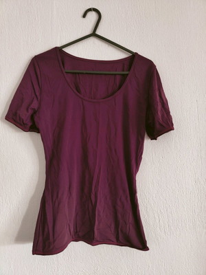Lycra t-shirt burgundy size M like new