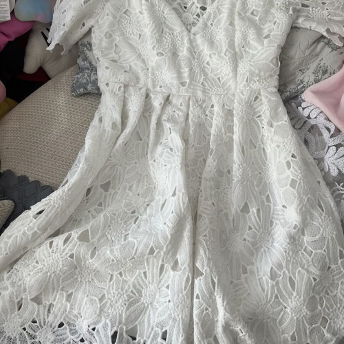 Boohoo white official dress new, size 40 M/L