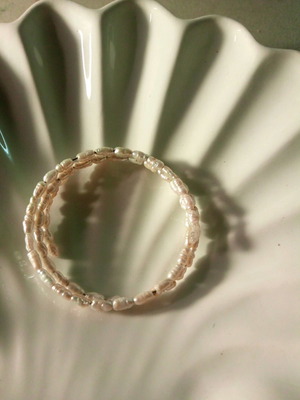 Bracelet open size with white iridescent baroque pearls like new