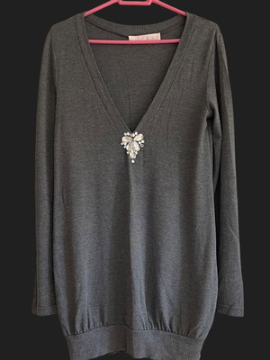Gray blouse dress used one size with jewelry