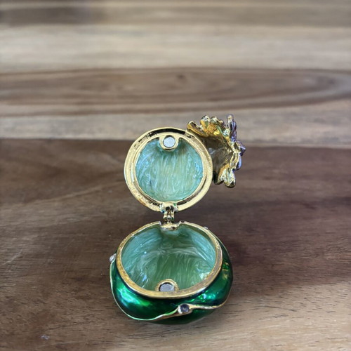 Vintage small enamel and metal box like new