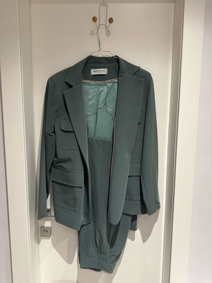 vassia kostara suit