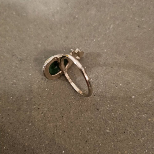 Ring with green iridescent stone new