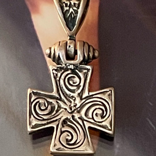 Silver cross 925, like new, weight 6.8 g
