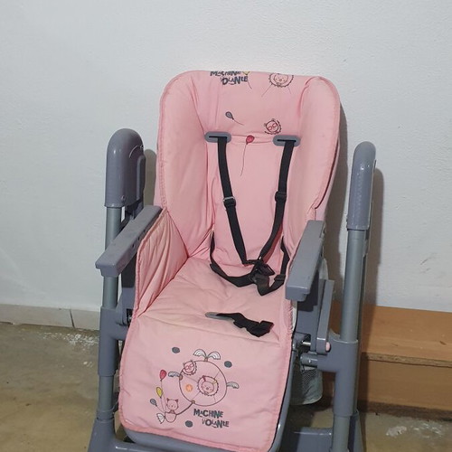 Lorelli Gusto baby high chair with 5-point safety harness, pink cover