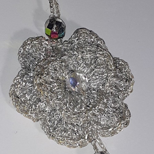 Handmade necklace with metallic silver thread and glass bead, new