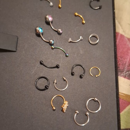 Earrings for navel, eyebrow, and nose in gold, silver, black, and rainbow colors