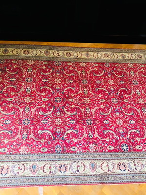 Handmade rug used 2.00x2.80 m with fringes