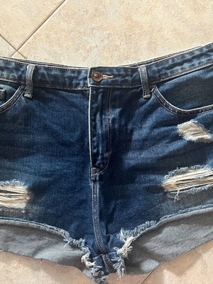 Stradivarius shorts used, size 42, blue