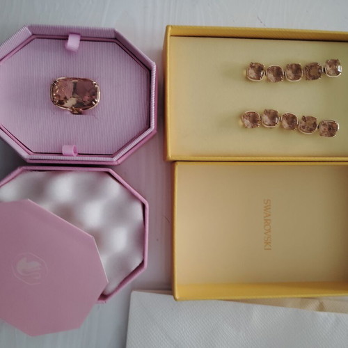 Swarovski jewelry set with ring size 55, like new, gold color