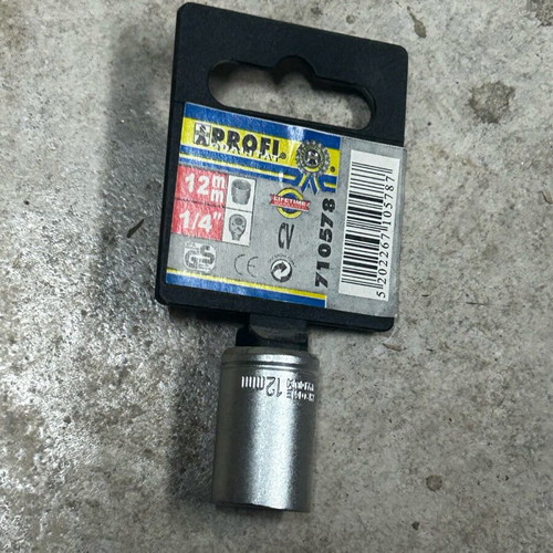 Socket wrenches 3/8 and 1/4 new in various sizes