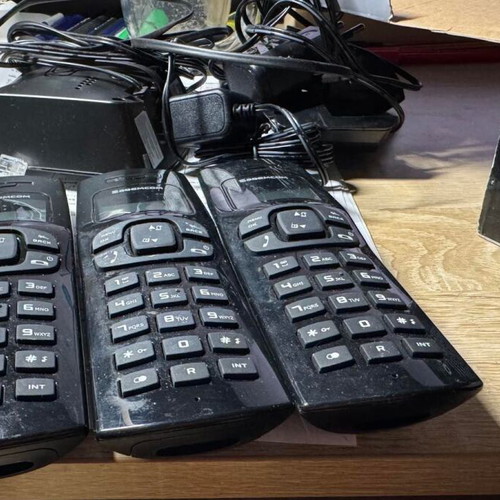 Sagem D150 Trio cordless phones like new, black