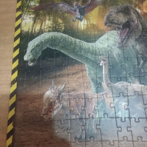 Dinosaur puzzle 200 pieces like new