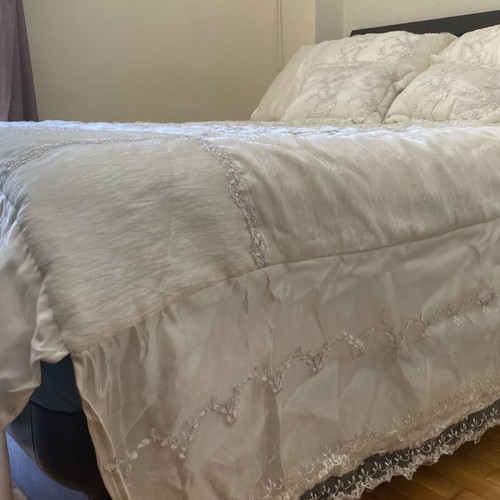 New quilt 185x210 cm with 2 large and 2 small pillows