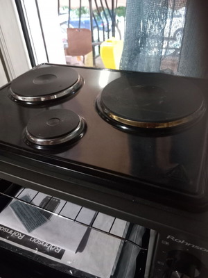 Oven with 3 burners new for cooking