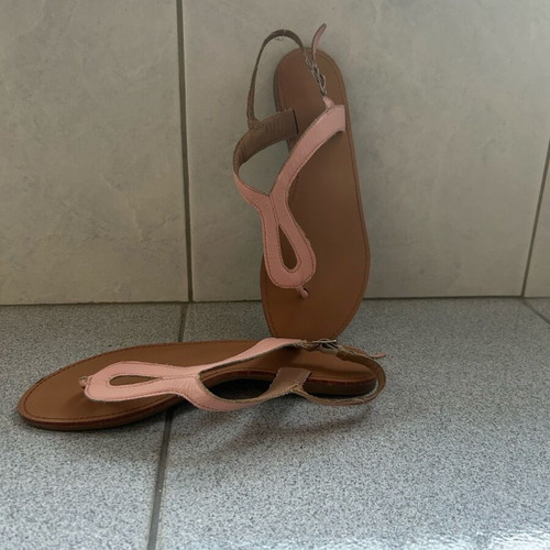 Nak Shoes pink sandals used size 38 with T-bar and adjustable strap