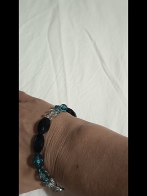 Beaded bracelet mix like new, black and green