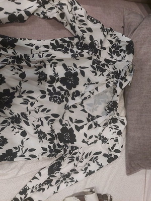 Blouse printed like new, size M, black and white