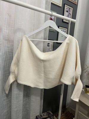 Zara white poulober like new, size S