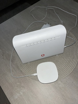 4G LTE Wi-Fi Router Set with SIM Card Dock and Power Adapter