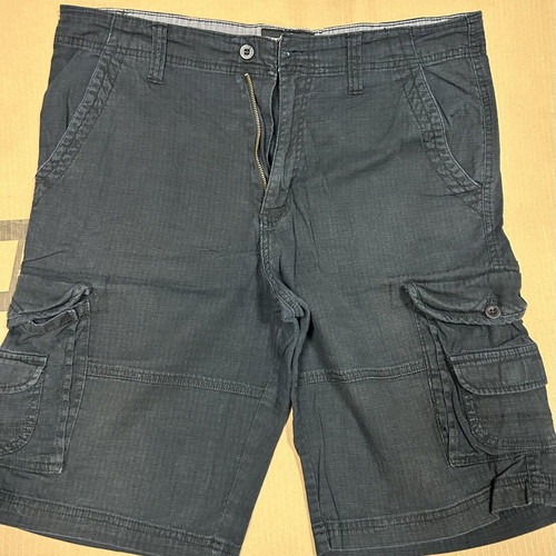 Beverly Hills Polo Club Black Cargo Bermuda Shorts like new, W34