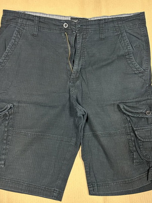 Beverly Hills Polo Club Black Cargo Bermuda Shorts like new, W34