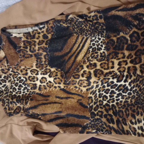 New autumn t-shirts size medium with leopard print gift