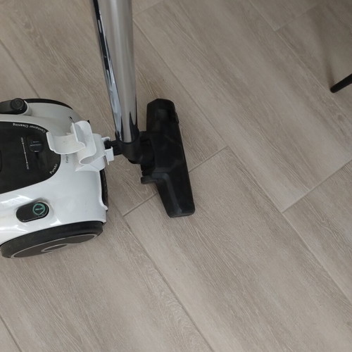 Bosch BGS05A222 Vacuum Cleaner like new with washable filter and accessories