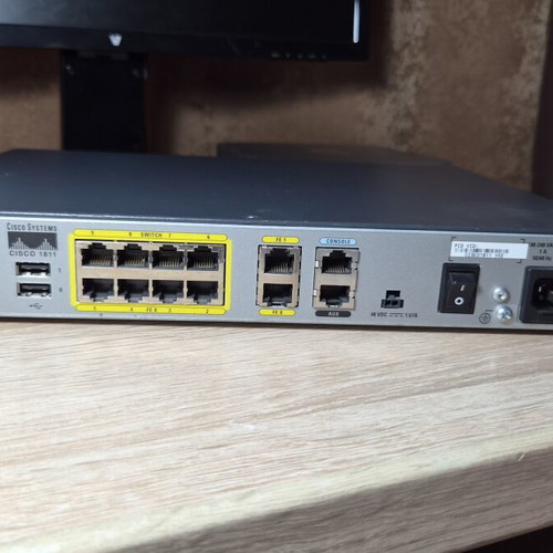 Cisco 1811 Integrated Services Router like new