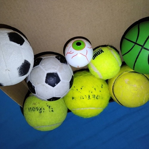 Crazy balls set like new, 60 rubber and 25 plastic pieces