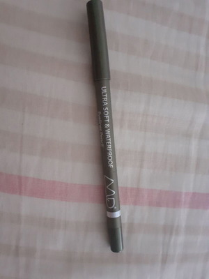 MD professional 361 green eye pencil like new
