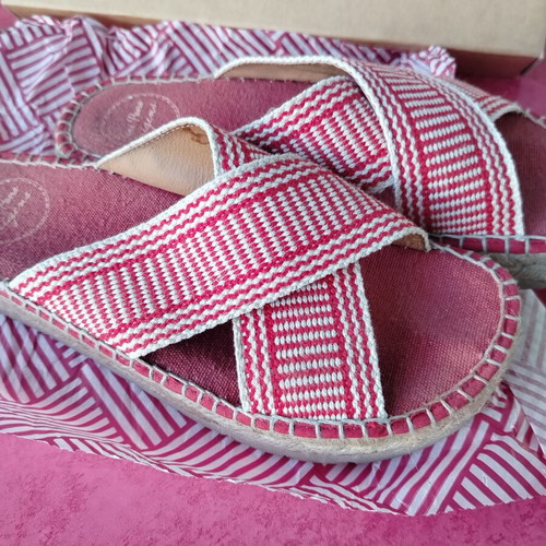 Toni Pons espadrilles slides size 38, like new, red and white
