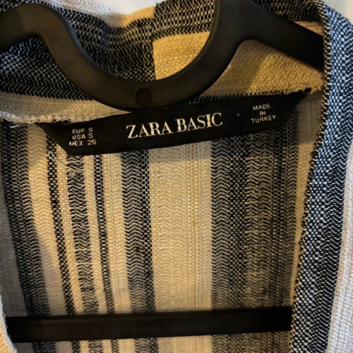 Zara kimono like new, striped ecru and black, V neckline, wide sleeve