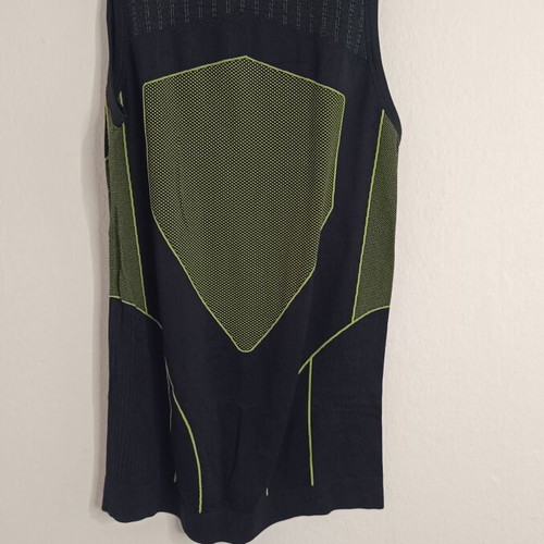 Men's Athletic Shirt size M like new, black and green