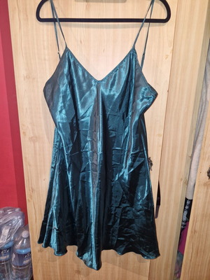 Nightgown like new, size XL, turquoise with adjustable straps