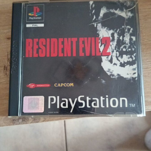 Resident Evil 2 PlayStation PS1 game used with cracked case