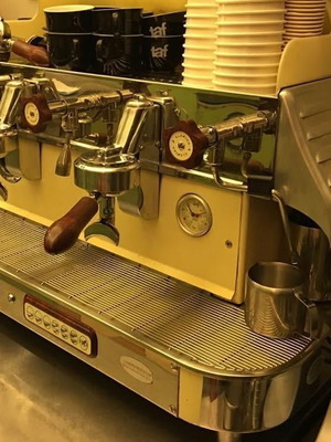 Elektra Barlume 2 Group Espresso Machine like new, vintage cream