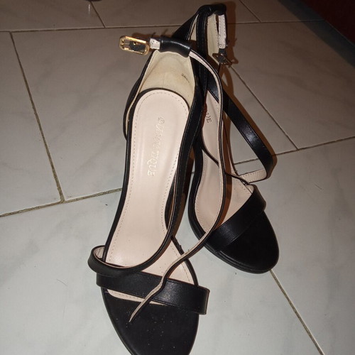 High-heeled sandals size 38 like new, black