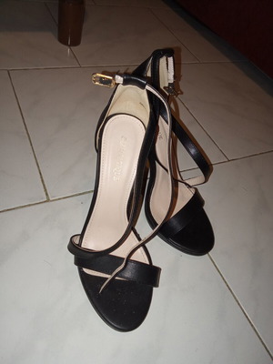 High-heeled sandals size 38 like new, black