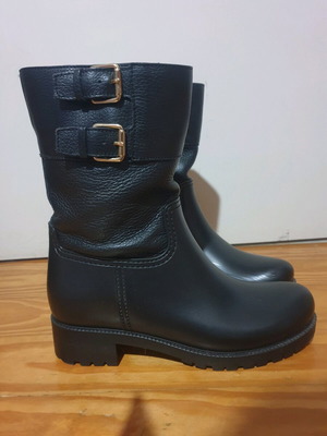 Feng Shoe black boots like new, leather and galoshes, size 38