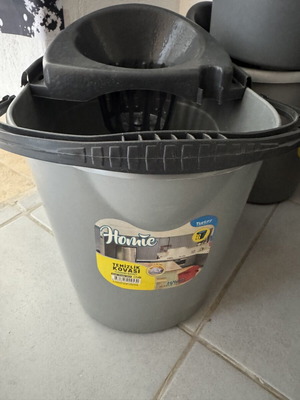 Mop bucket