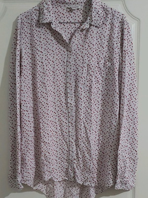 Shirt white with red hearts size L like new