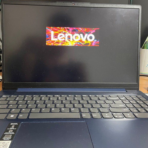 Lenovo IdeaPad Slim 3i 15IAH8 like new, i5-12450H, 16GB DDR5, 512GB SSD
