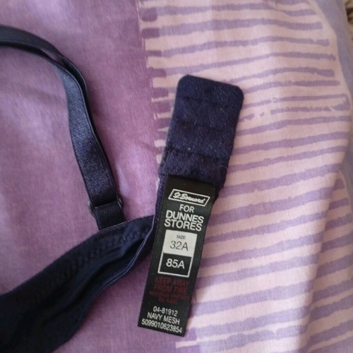 Dunnes bra like new, size 32A 70A, white and blue