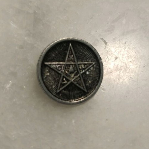 Button with pentagram like new, 1 piece