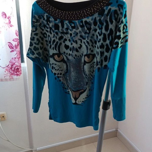 Leopard blouse like new with gold details and brown studs