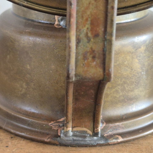 Hornet brass oil lamp with large reflector, antique English