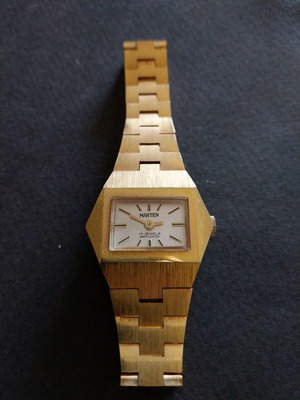 Vintage women's wind-up watch new, functional