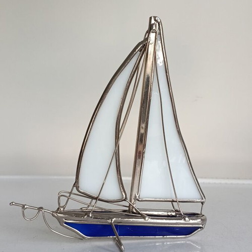 Vintage Tiffany-style sailboat with amethyst base, 15 cm